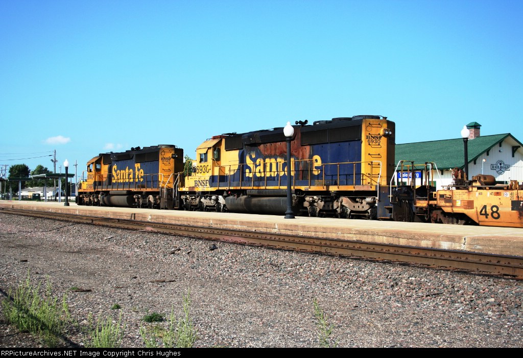 BNSF 6740 & BNSF 6930